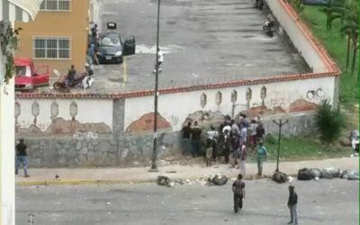 Delincuentes ingresaron y causaron destrozos en un edificio de La Urbina