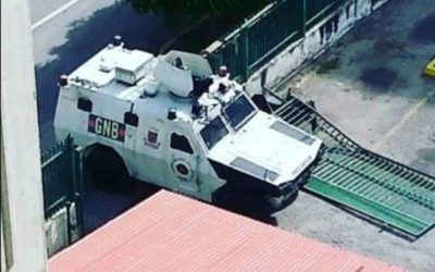 Detuvieron al comandante que derribó el portón de la residencia Valle Hondo