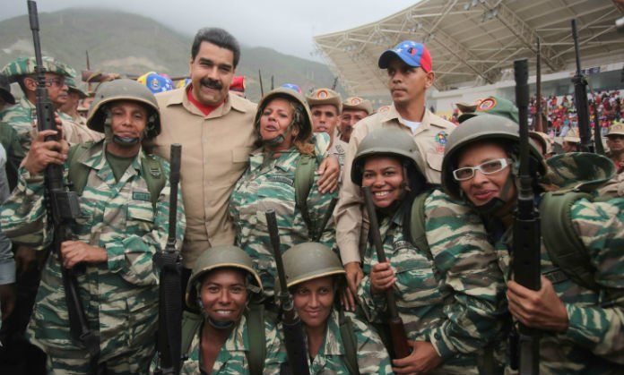 Venezuela prepara a miles de milicianos para el orden interno y la defensa
