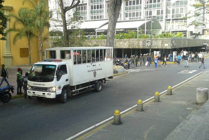 GNB y PNB no permiten marcha de trabajadores de la salud hacia la Defensoría #7Feb