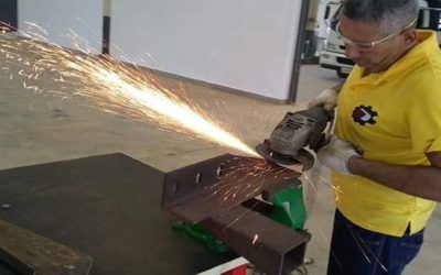 Padrino López: La FANB ahora produce “machetes para la patria”