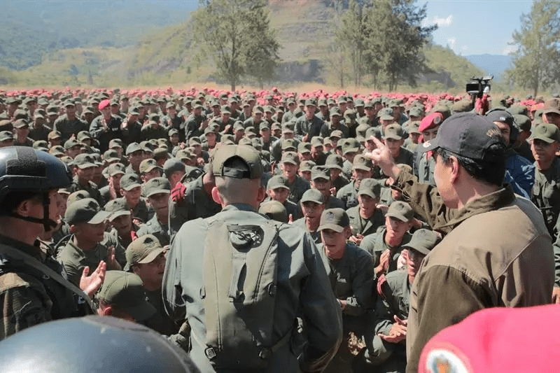 Maduro dice a la Fanb que tienen “fuerza de dónde sacar”