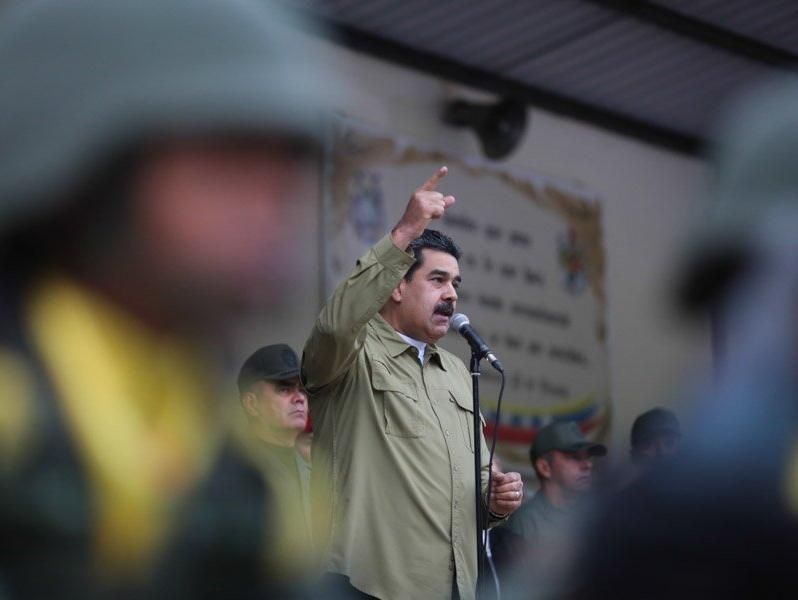 Maduro dice que militares desertores están en Colombia conspirando en su contra
