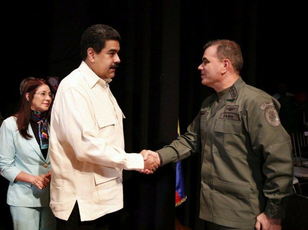 Maduro: campaña brutal contra Padrino López indica que vamos bien