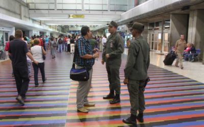 Detenidos cinco GNB por despojar de dólares y euros a un pasajero en Maiquetía