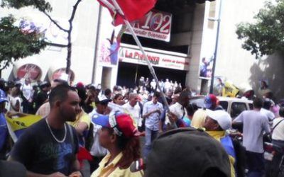 GNB lanza bombas lacrimógenas para dispersar marcha de la oposición