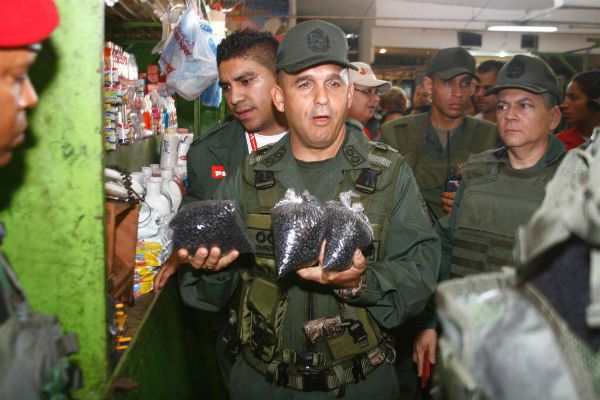 Decomisados 3.362 kilos de alimentos acaparados en Mercado Libre de Maracay durante operativo realizado por la FANB