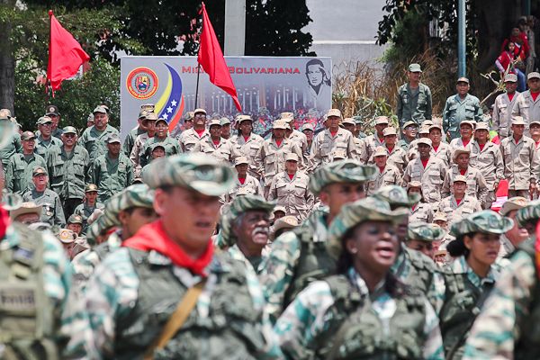 Integrados 220 milicianos a las fuerzas especiales en curso de paracaidismo en Aragua