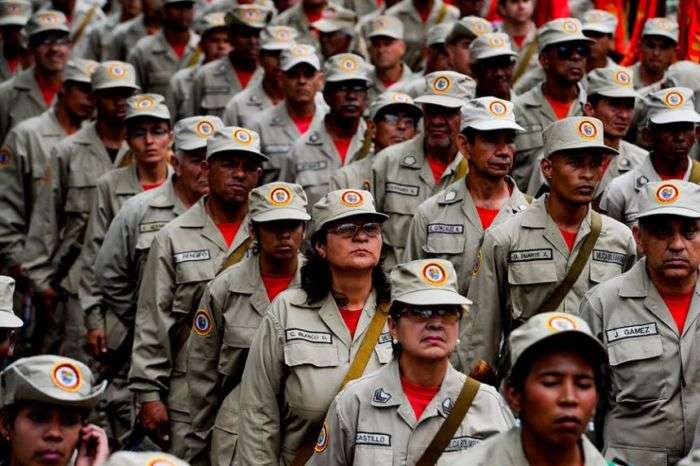 Nicolás Maduro: Estamos distribuyendo 500 mil armas a la Milicia
