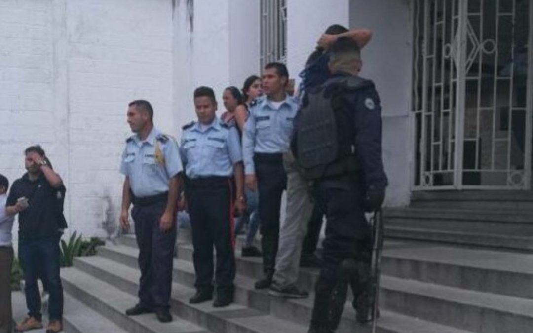 11 detenidos por GNB y PNB durante trancazo en Mérida