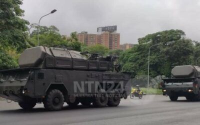 Reportan despliegue de vehículos militares en la autopista Francisco Fajardo #9Jul
