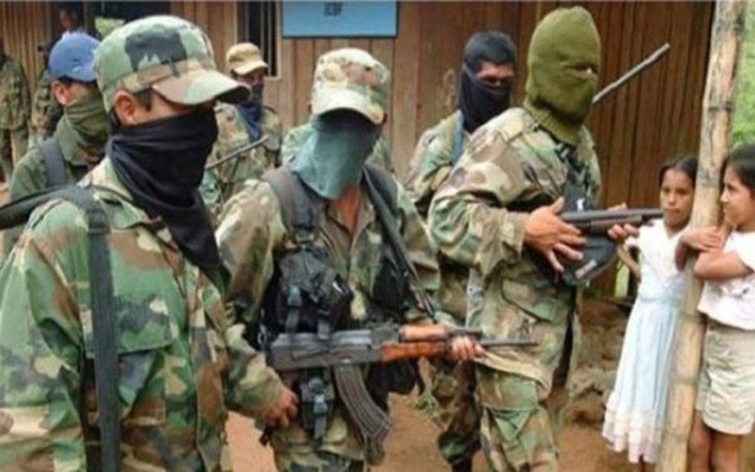 Venezuela detiene a 49 paramilitares en la frontera con Colombia