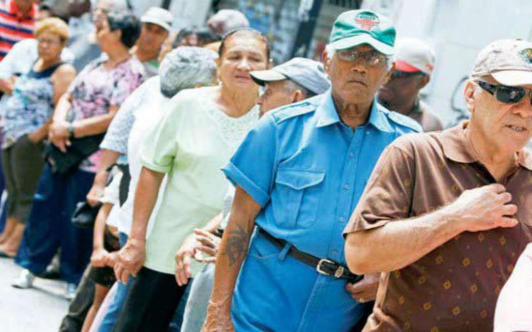 Jubilados y pensionados exigen a la FANB que deje entrar ayuda humanitaria al país