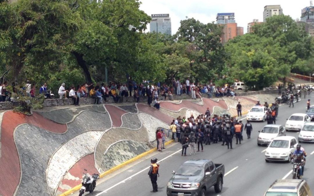GNB y PNB impidió protesta de profesores universitarios de la UCV