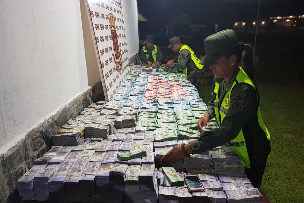 Zulia: FANB decomisó 100 millones de bolívares en efectivo en Mercado Las Pulgas de Maracaibo