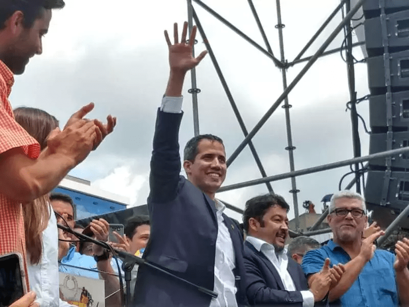 Guaidó emplaza a la Fuerza Armada a “detener los colectivos armados”, a su regreso al país
