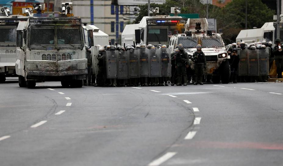 #31Mayo GNB lanzó lacrimógenas a opositores en la autopista Francisco Fajardo
