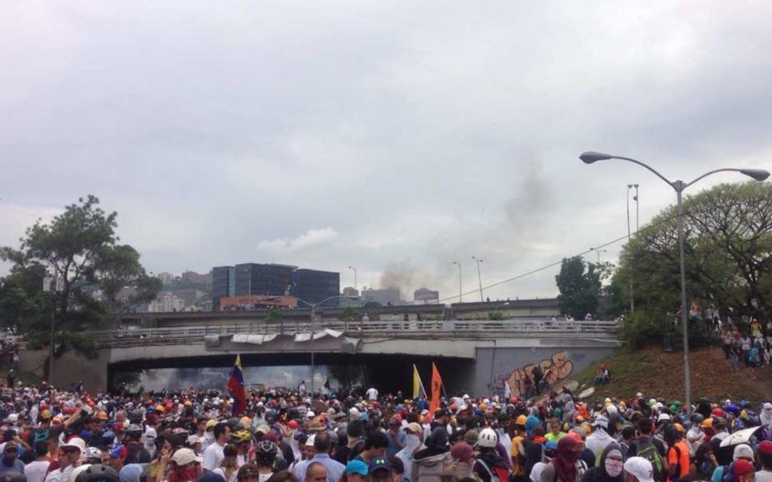 Varios heridos tras aumento de represión de la GNB en la autopista