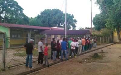 Un fallecido, heridos y robos: irregularidades en un centro de votación en San Francisco, Zulia #21Nov