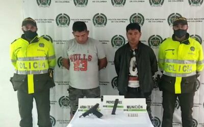 Capturan en Colombia a dos venezolanos con arma y sello de las Fuerzas Armadas Venezolanas