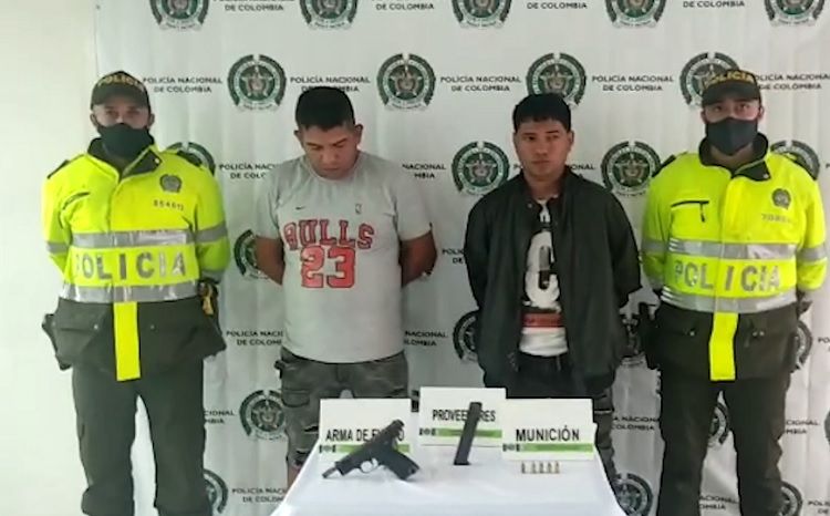 Capturan en Colombia a dos venezolanos con arma y sello de las Fuerzas Armadas Venezolanas