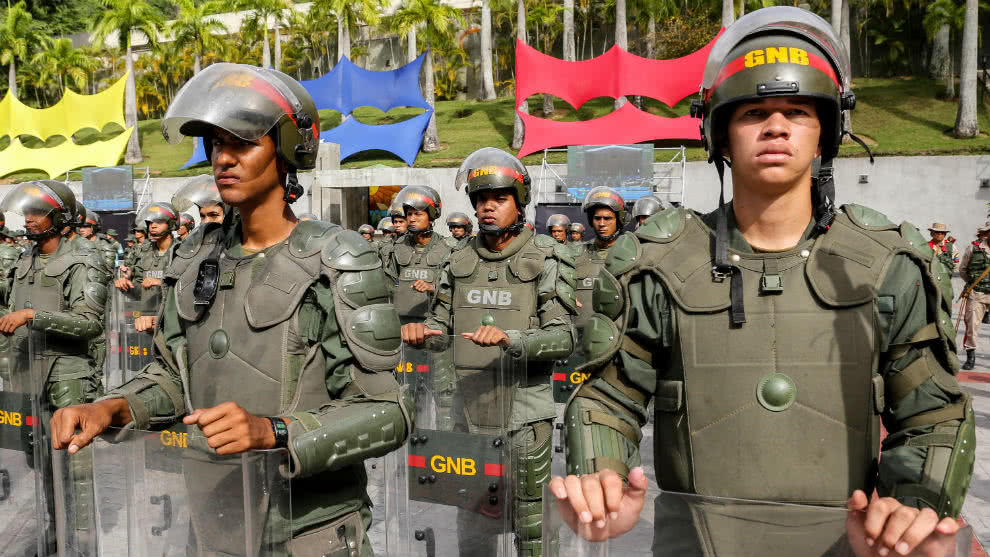 Régimen de Maduro realiza ejercicios militares en puente de Tienditas