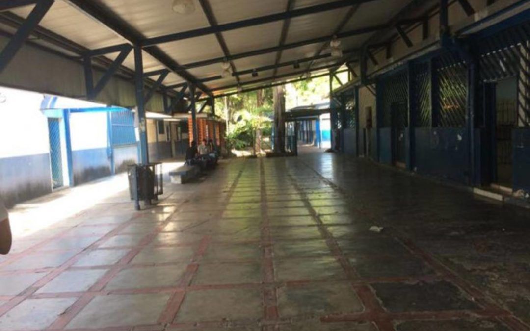 Represión por parte de GNB,  PNB y colectivos en la Universidad de Carabobo dejó más de 30 estudiantes heridos