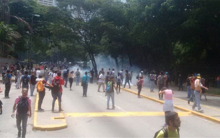GNB y PNB reprimieron protesta de estudiantes de la UCV