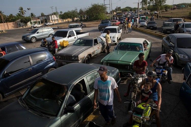 GNB controla colas para echar gasolina en todo el país