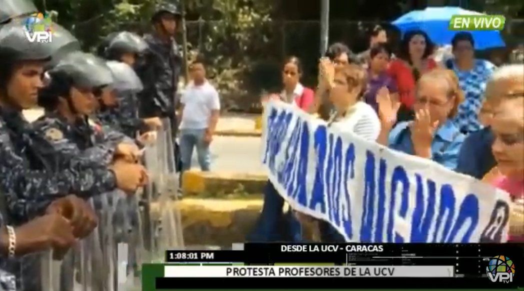 GNB y PNB impiden protesta de sector universitario a Plaza Venezuela