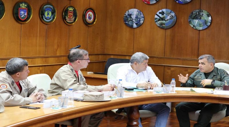 Ministro Padrino López: Trabajadores y FANB deben constituirse en un solo cuerpo de defensa de la Patria