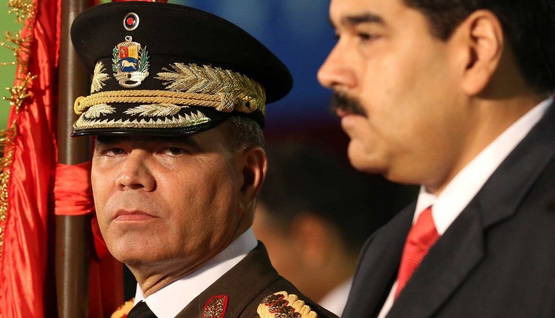 Maduro ratificó a Padrino en el Ministerio de la Defensa