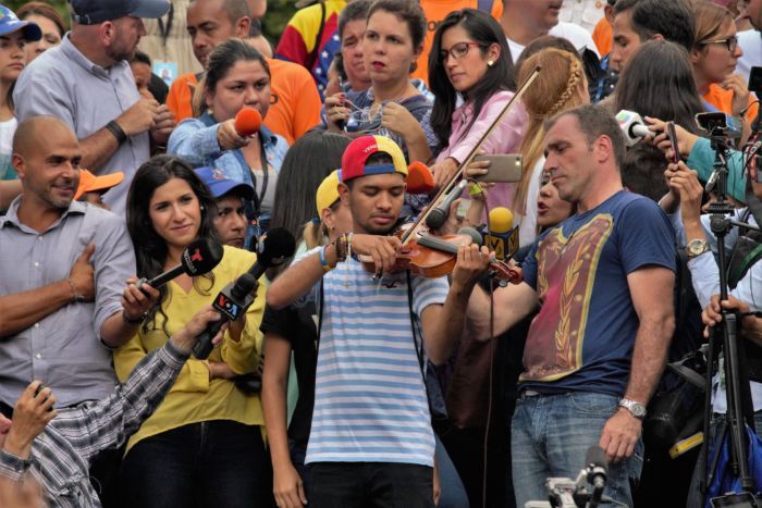 Libertad con medida cautelar para violinista Wuilly Arteaga, y GNB lo dejó en Altamira
