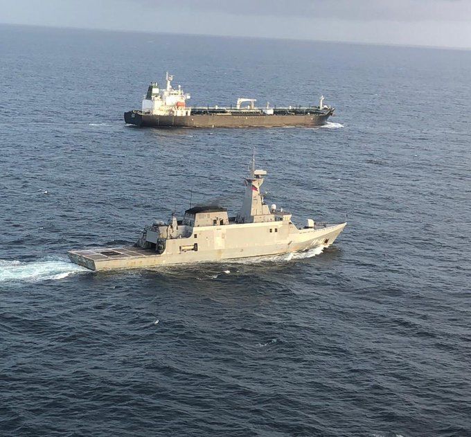 Escoltado por la armada de Venezuela, llega al país el buque iraní Fortune
