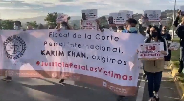 Protestan en Altamira para exigir al fiscal de la CPI que escuche a familiares de presos políticos