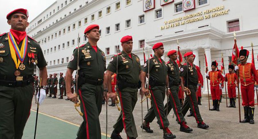 Detienen a funcionario de Casa Militar por hurto de fusiles negociados con presos
