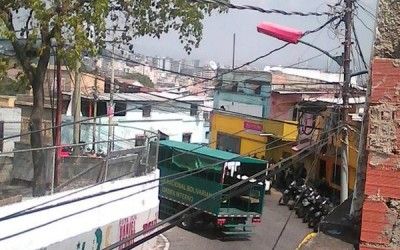 GNB arremetió contra la protesta de vecinos en Caracas