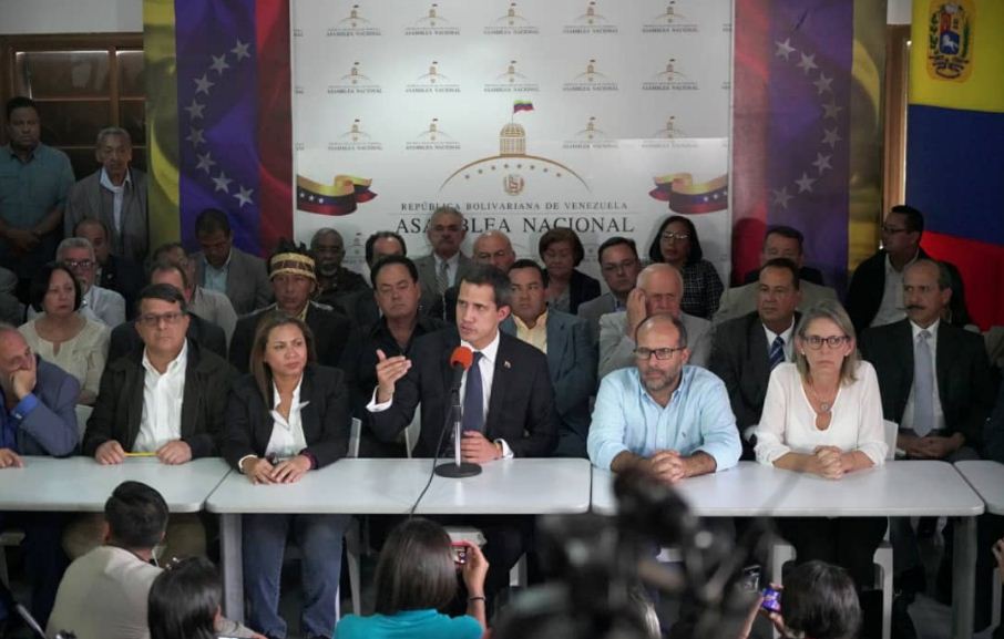 Guaidó pide a Colombia regularizar estatus migratorio de militares que se fueron mientras cesa la usurpación