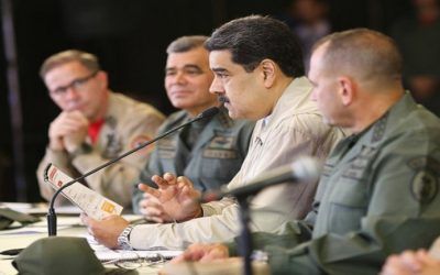Maduro ordenó elevar a categoría de oficiales a 1.159 comandantes de la Milicia Bolivariana #8Ene