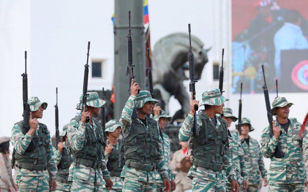 Maduro pidió reformar Ley de la FANB para que milicianos sean militares