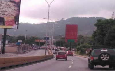 GNB y PNB disolvieron protesta de vecinos en la Panamericana
