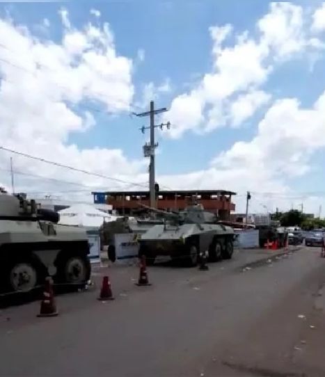 Ejército de Colombia instala tanques en la frontera con Venezuela tras triple homicidio